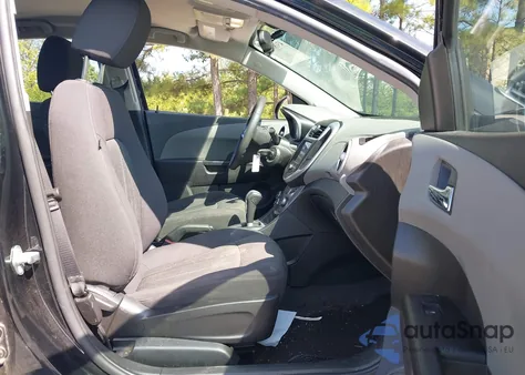 2020 Chevrolet Sonic Fwd Lt из США, поврежденный, VIN 1G1JD5SB4L4104713